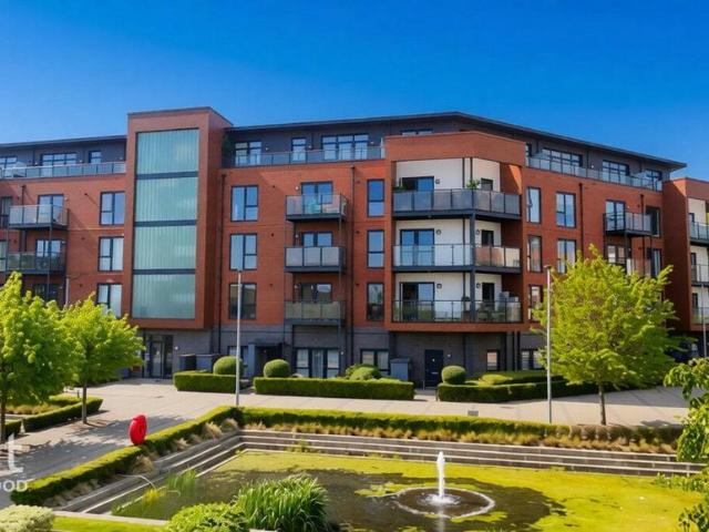 Flat for sale in Harold Wood, Greater London