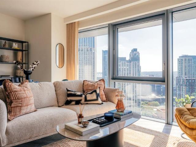 Flat for sale in Canary Wharf, Greater London