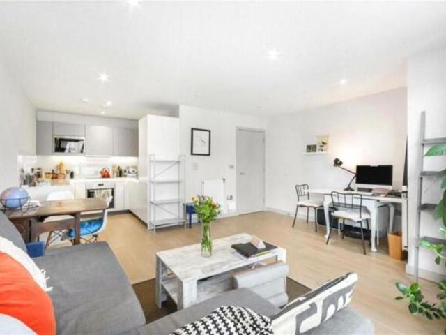 Flat for sale in London Borough of Ealing, Hanwell