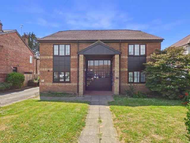 Flat for sale in Lower Halliford, Surrey