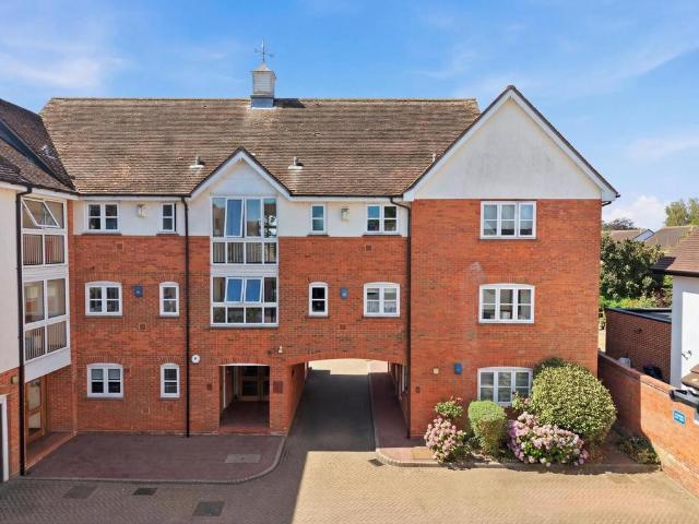 Flat for sale in Ingatestone and Fryerning, Navestock Side