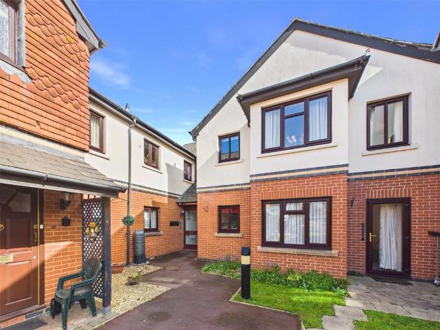 Flat for sale in Gloucester, Gloucestershire