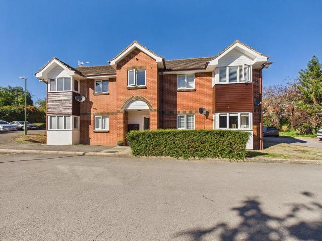Flat for sale in Wooburn, Bourne End