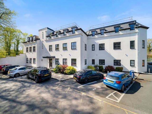 Flat for sale in Gatley, Greater Manchester