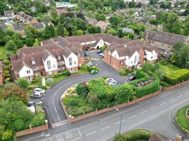 Flat for sale in Bromsgrove, Worcestershire