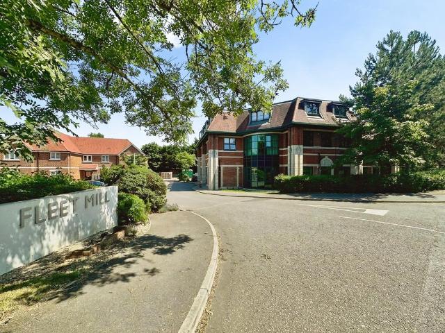 Flat for sale in Fleet, Hart
