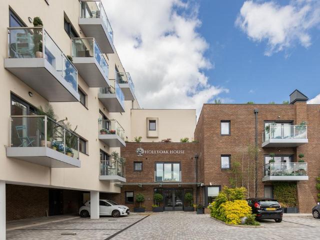 Flat for sale in Epping, Essex