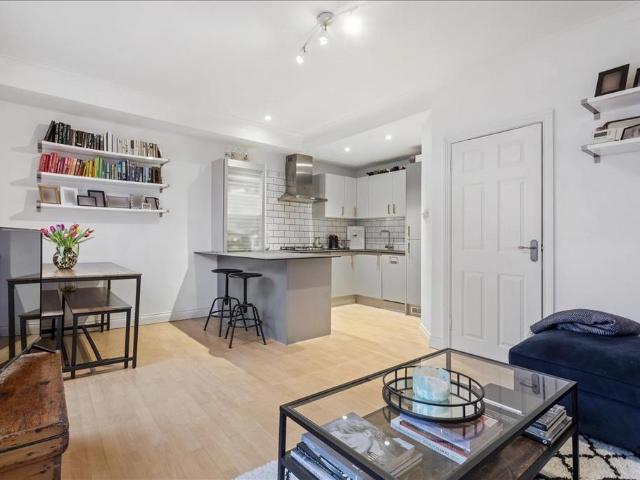 Flat for sale in Hammersmith, Greater London