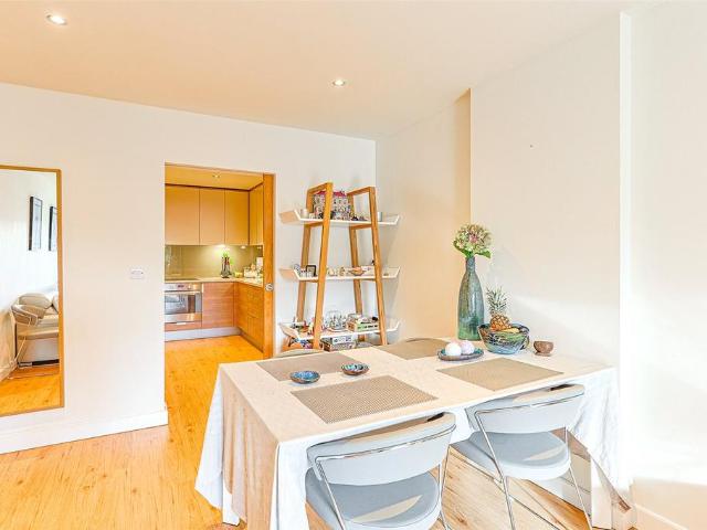 Flat for sale in Colindale, Greater London