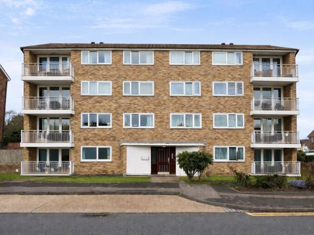 Flat for sale in Collier Row, Greater London