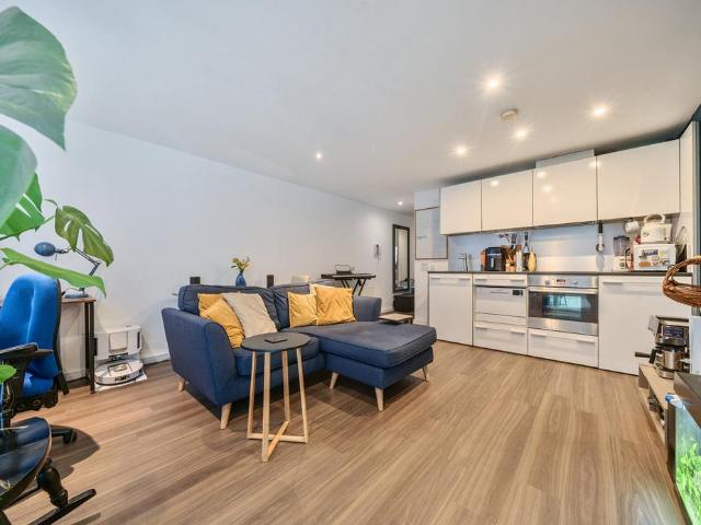 Flat for sale in Feckenham, City Of Bristol