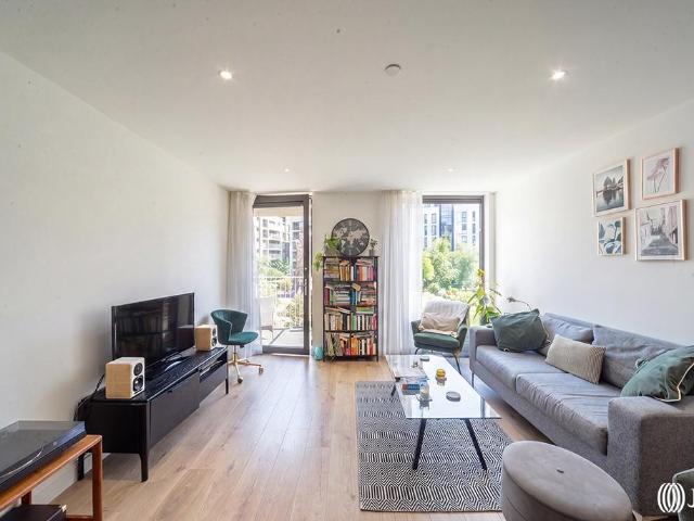 Flat for sale in Stratford Marsh, Greater London