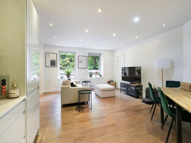 Flat for sale in Hurst Green, Tandridge