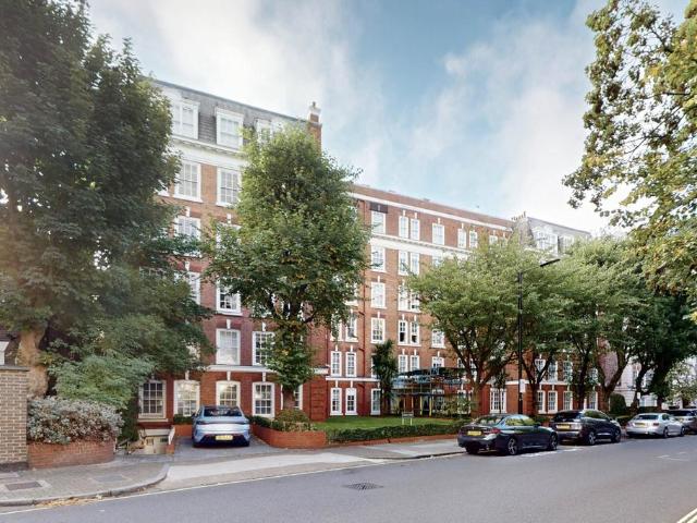 Flat for sale in St. John's Wood, Greater London