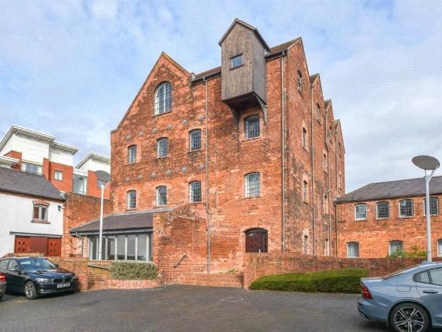 Flat for sale in Bilston, West Midlands