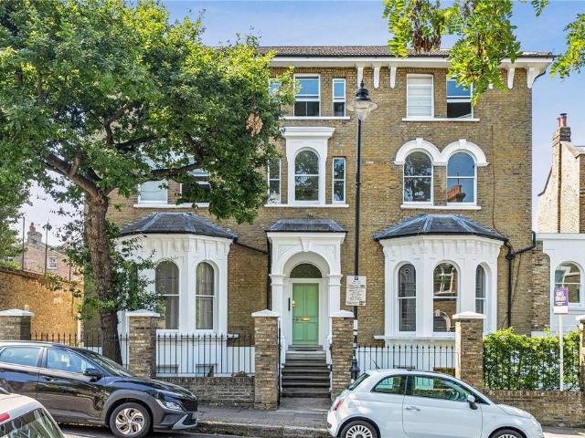 Flat for sale in Highbury, Greater London