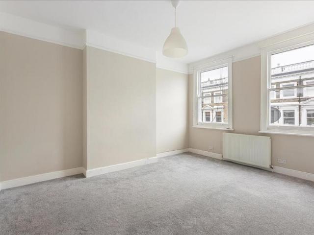 Flat for sale in West Kensington, Greater London