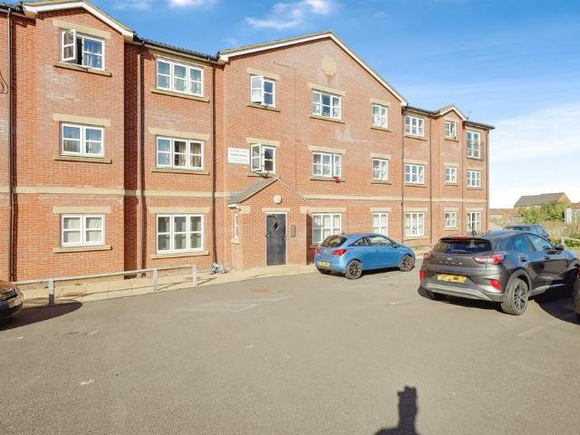 Flat for sale in Northampton, Northamptonshire
