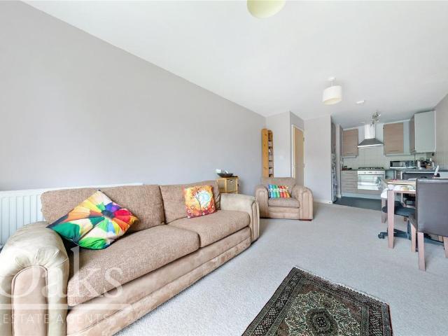 Flat for sale in London Borough of Croydon, Addiscombe