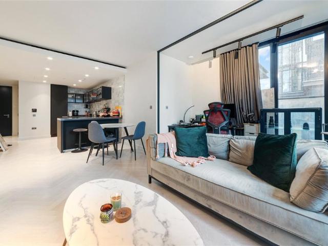 Flat for sale in Bishopsgate Without, Lyons