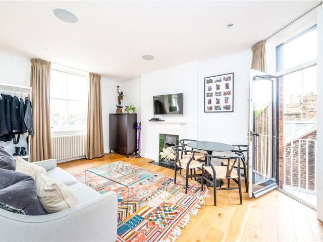 Flat for sale in Brompton, Greater London