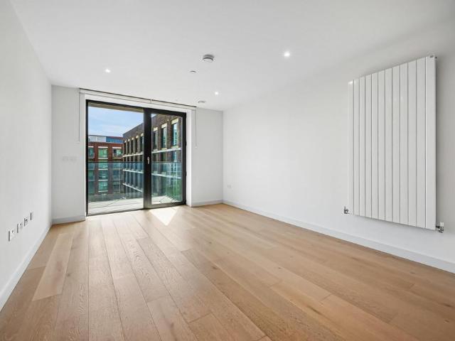 Flat for sale in Silvertown, Greater London
