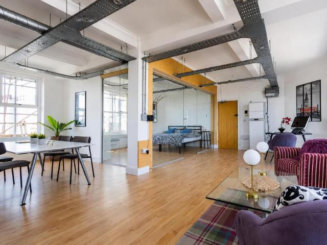 Flat for sale in Cardiff Bay, Falcon Lodge
