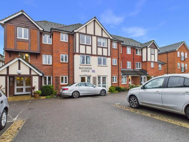 Flat for sale in Amersham