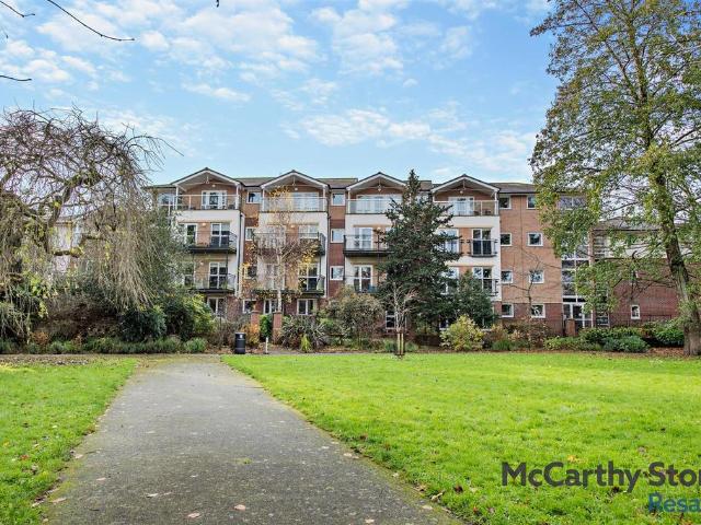 Flat for sale in Watergate, Devon