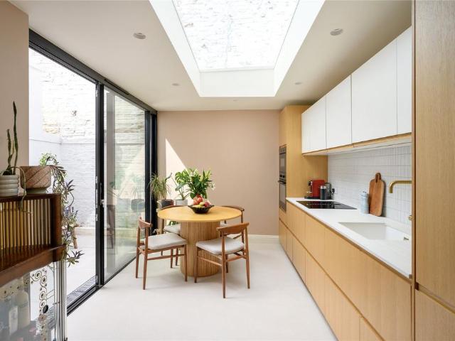 Flat for sale in North Kensington, Greater London