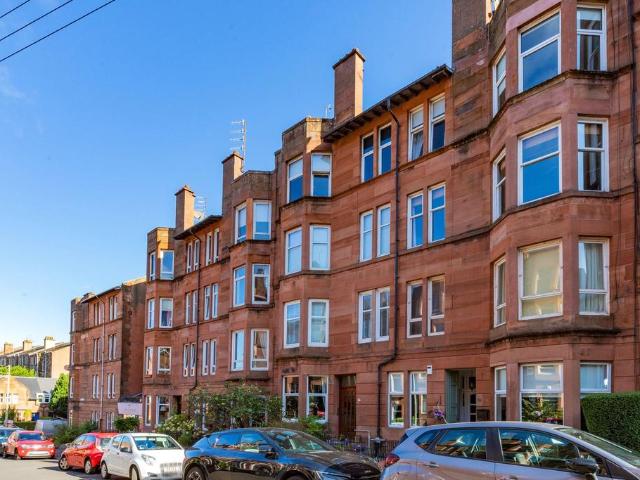 Flat for sale in Shawmoss, Langside