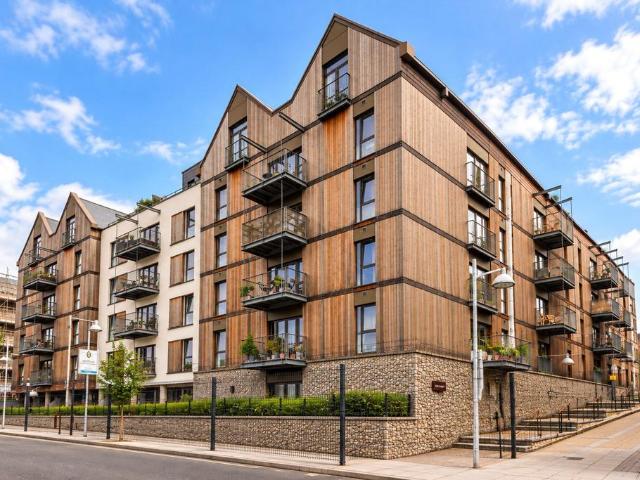 Flat for sale in Wapping Wharf, Bristol