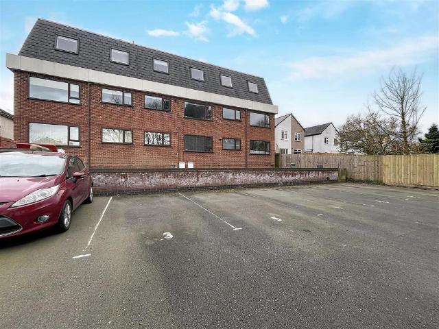 Flat for sale in Ladyes Hills, Green Close