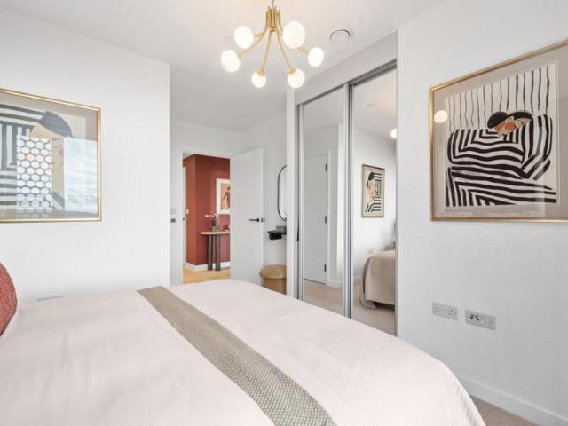 Flat for sale in Greenwich Peninsula, Greater London