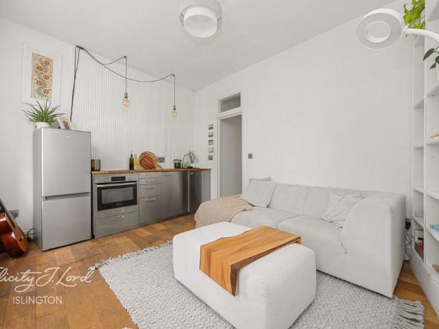 Flat for sale in London Borough of Islington, Greater London