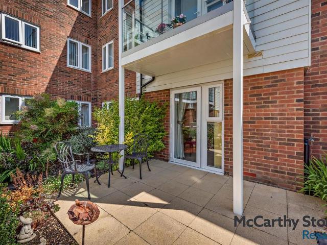 Flat for sale in Bridgefield, Kent