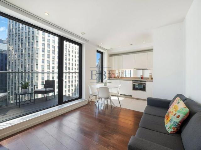 Flat for sale in Isle Of Dogs, Greater London