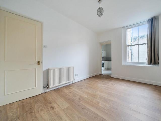 Flat for sale in Bermondsey Village, Greater London