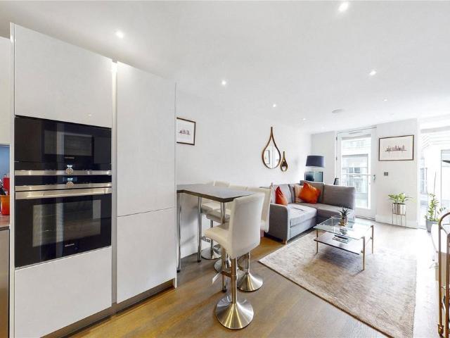Flat for sale in Hoxton, Greater London