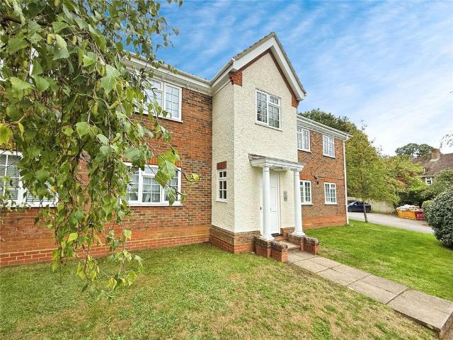 Flat for sale in Finchampstead