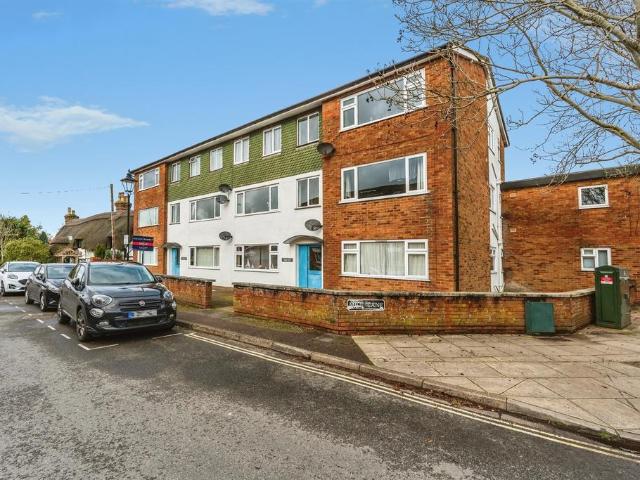 Flat for sale in Barton Stacey, Hampshire