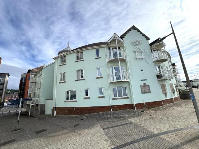 Flat for sale in Nangreaves, Wales