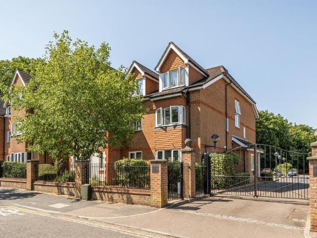 Flat for sale in Slyfield, Westborough