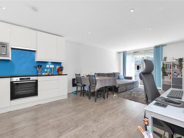 Flat for sale in Ratcliffe, Limehouse