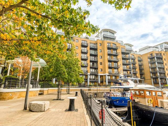 Flat for sale in Tower Hill, Greater London