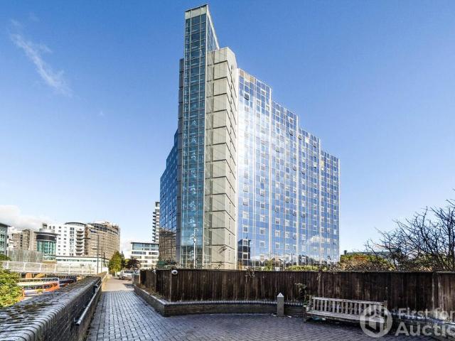 Flat for sale in Basingstoke, Basingstoke and Deane