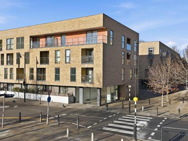 Flat for sale in Old Ford, Bow