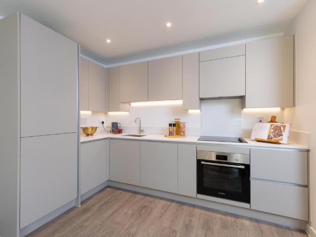 Flat for sale in Hendon, Greater London