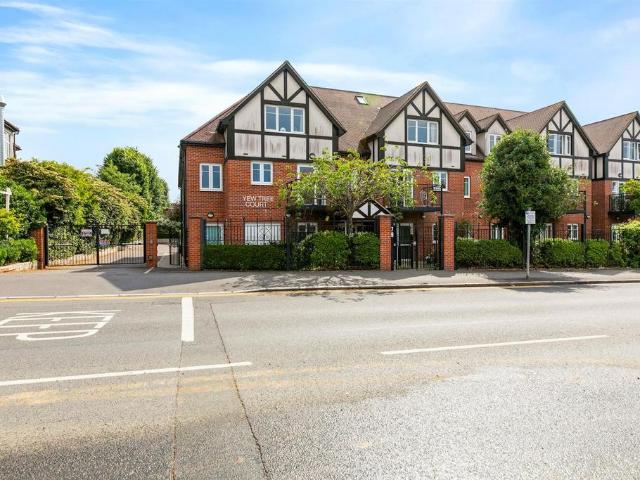 Flat for sale in London Borough of Croydon, Sanderstead