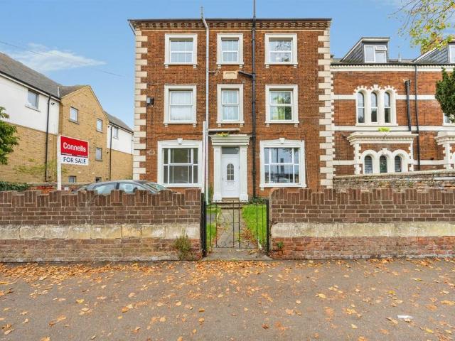 Flat for sale in Cauldwell, Bedford